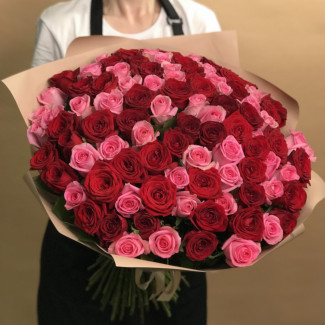 Букет из 101 красной и розовой розы (70 см)