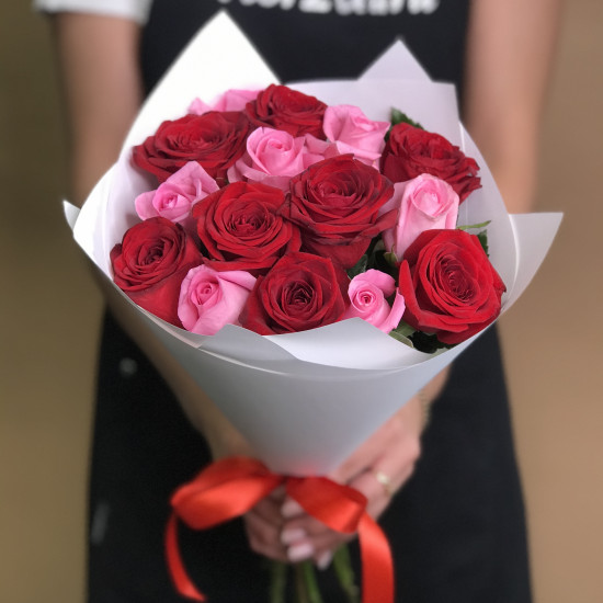 Розы Букет из красных и розовых роз 15 шт. (50 см)