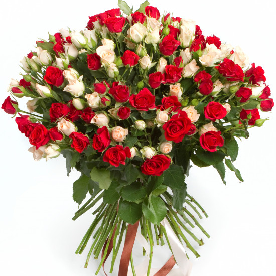 Заказать букет из 55 кустовых роз в Москве — дешево