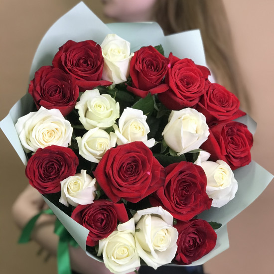 Розы Букет из красных и белых роз 21 шт. (70 см)