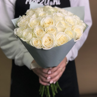 Букет из 33 белых роз (40 см)