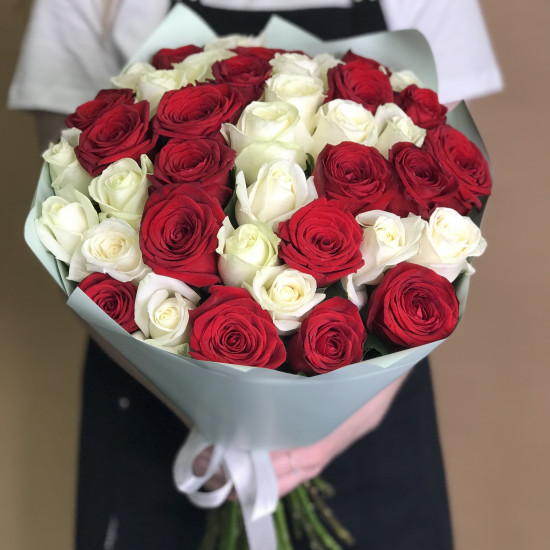 Розы Букет из красных и белых роз 41 шт. (50 см)
