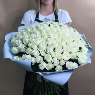 Букет из 151 белой розы (70 см)