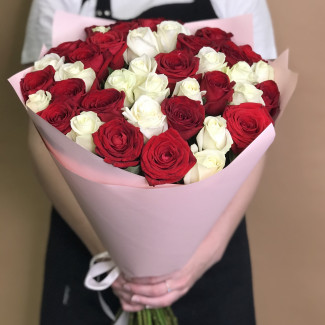 41 красная и белая роза (60 см)