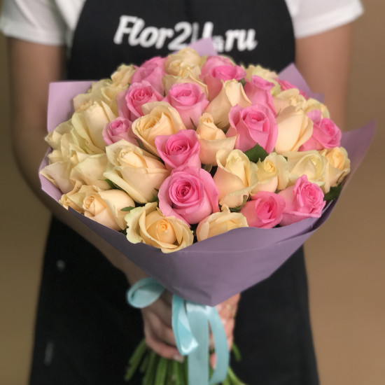 Розы Букет из кремовых и розовых роз 41 шт. (40 см)