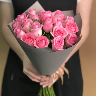 19 розовых роз 40 см