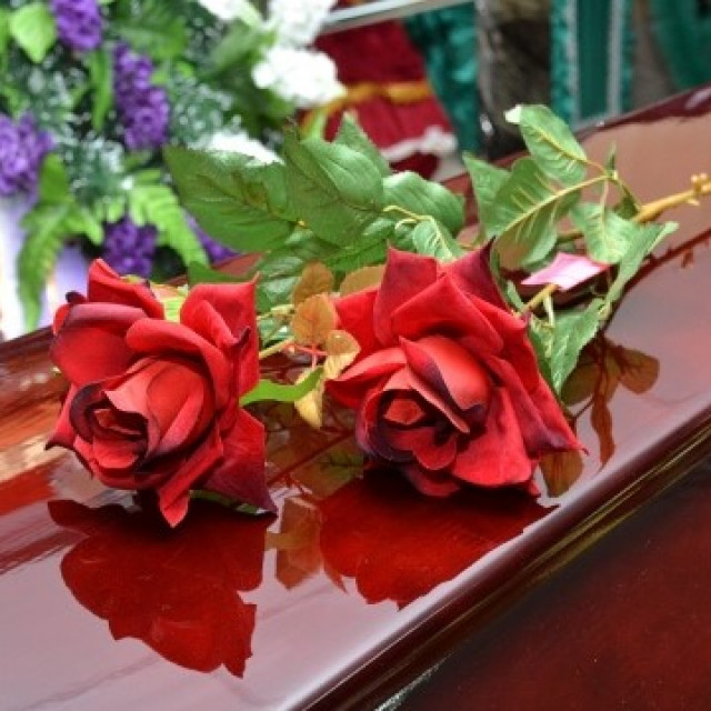 Какими должны быть розы на похоронах