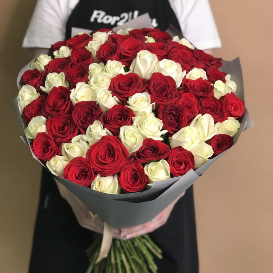 Розы Букет из красных и белых роз 71 шт. (40 см)