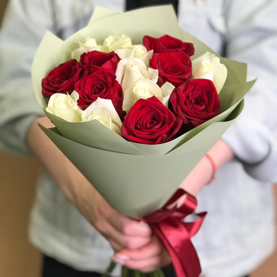 Розы Букет из красных и белых роз 15 шт. (40 см)