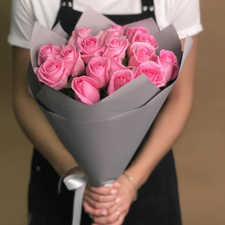 17 розовых роз 60 см