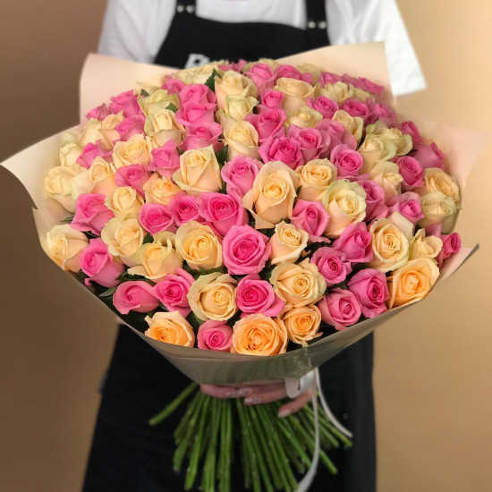 Розы Букет из 101 кремовой и розовой розы (40 см)