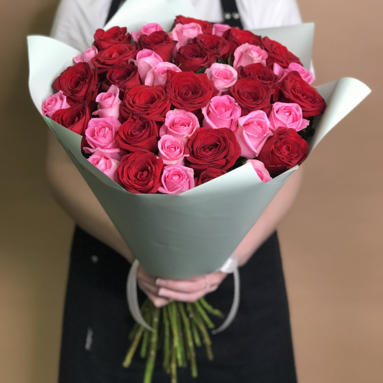 Купить 41 красную и розовую розу 60 см в Москве — круглосуточно