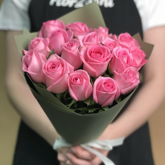 17 розовых роз 40 см