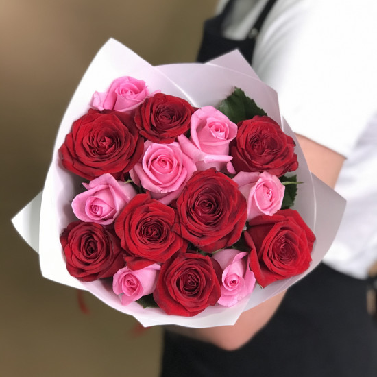 Розы Букет из красных и розовых роз 15 шт. (50 см)