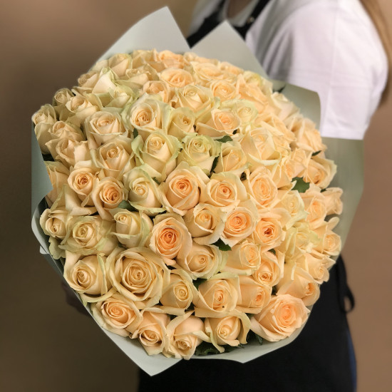Розы Букет из 71 кремовой розы (40 см)