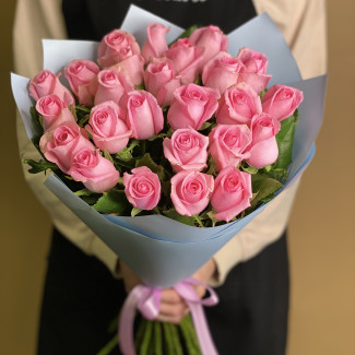 25 розовых роз (70 см)