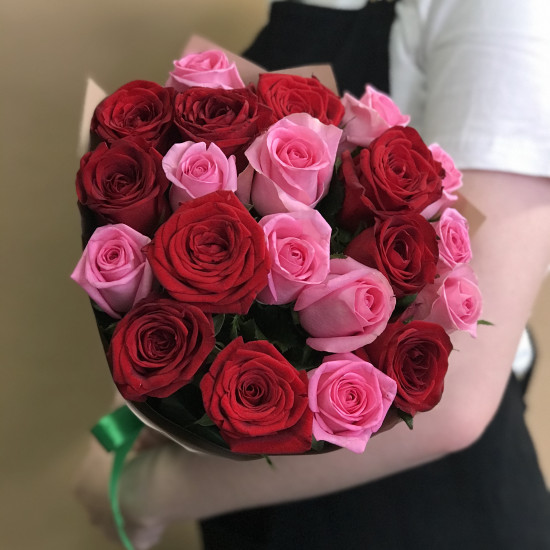 Розы Букет из красных и розовых роз 21 шт. (40 см)