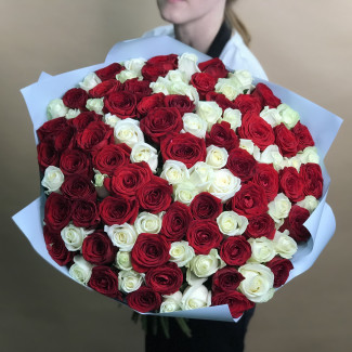 Букет из 101 красной и белой розы (60 см)