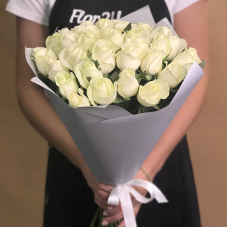 Букет из 33 белых роз (60 см)