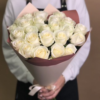 Букет из 25 белых роз (70 см)