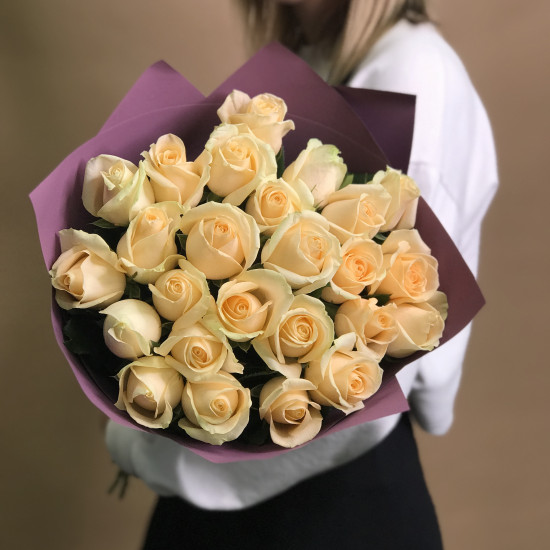 Розы Букет из 25 кремовых роз (70 см)