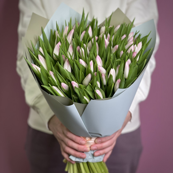 Оформление тюльпанов: как красиво упаковать букет