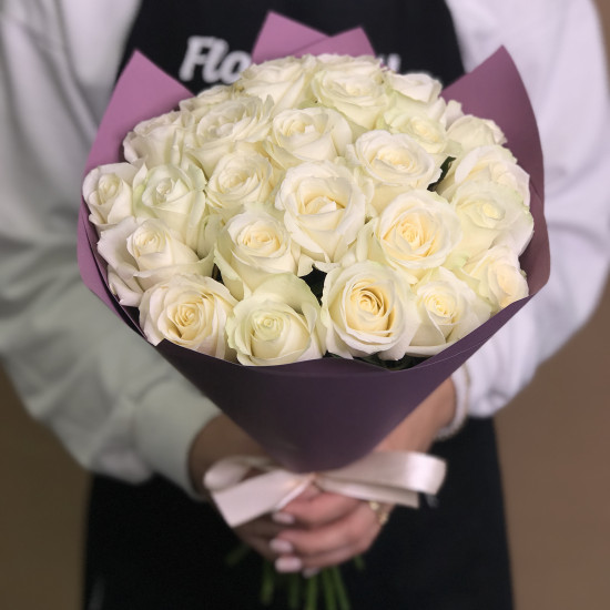 Розы Букет из 25 белых роз (50 см)