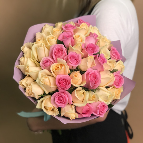 Розы Букет из кремовых и розовых роз 41 шт. (50 см)