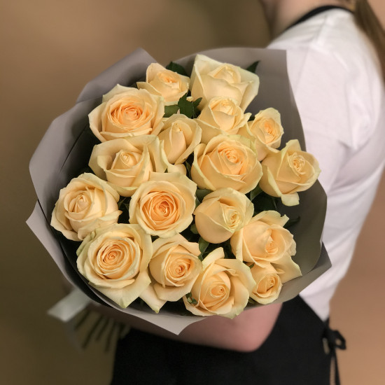 Розы Букет из 17 кремовых роз (40 см)
