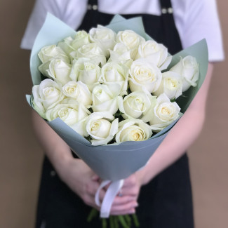 Букет из 21 белой розы (50 см)