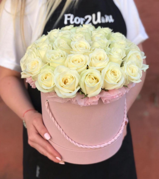 Розы в коробке купить в москве с доставкой заказ цветов с доставкой питере