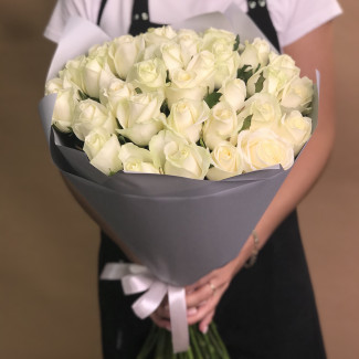 Букет из 35 белых роз (60 см)