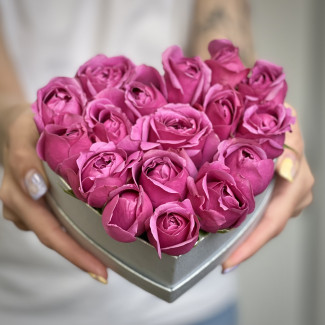 Малиновые кустовые пионовидные розы Сердце "S"