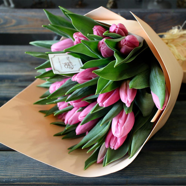 Купить букет цветов на 8 Марта в Москве от руб