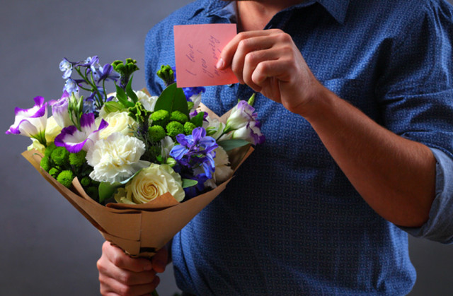 Как извиниться с помощью букета цветов?