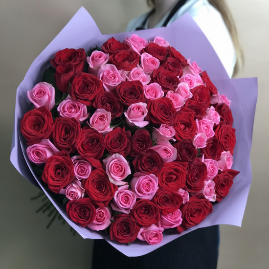 Розы Букет из красных и розовых роз 71 шт. (60 см)