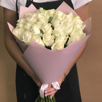 Букет из 31 белой розы (60 см)